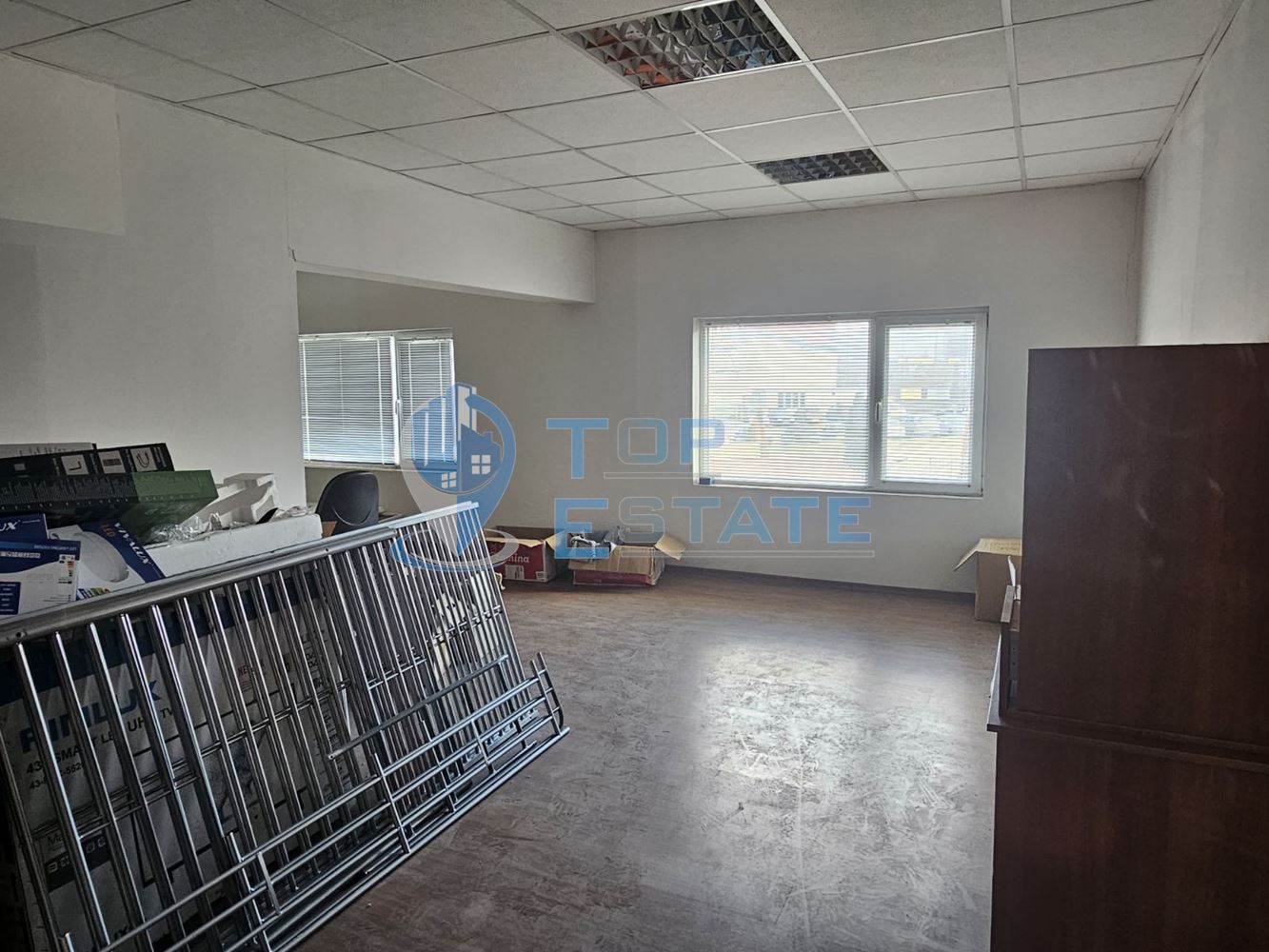 Просторен офис със самостоятелен достъп под наем в град Горна Оряховица-0 Просторен офис със самостоятелен достъп под наем в град Горна Оряховица - 0