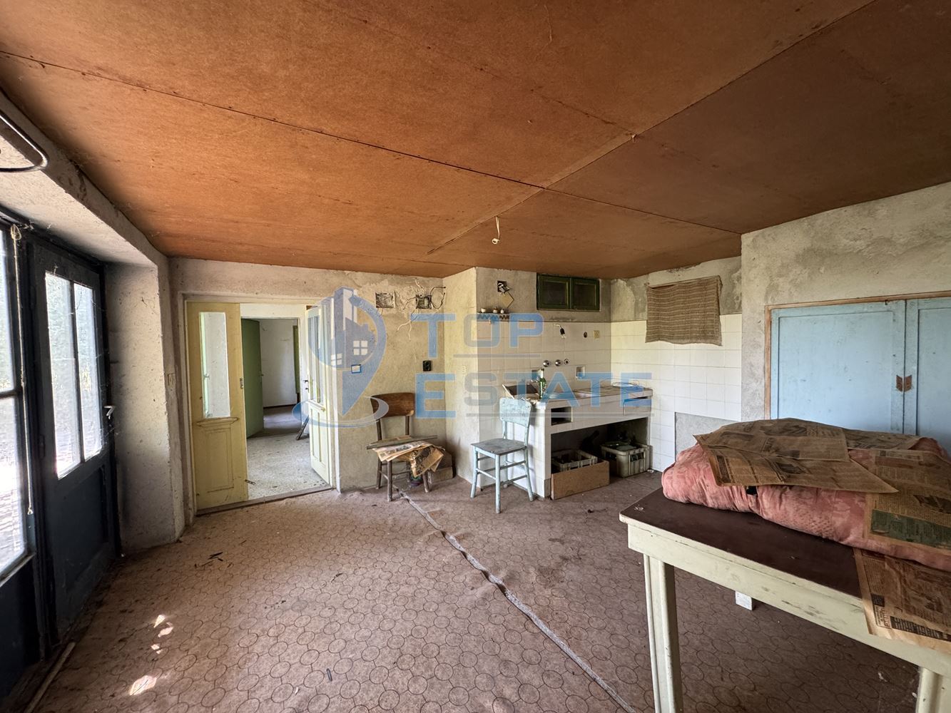 Тухлена къща с кладенец и голям двор в село Павел, област Велико Търново - 0