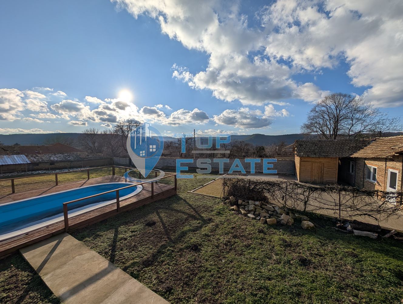 Реновирана тухлена къща с красива панорама и басейн в село Садина-0 Реновирана тухлена къща с красива панорама и басейн в село Садина - 0
