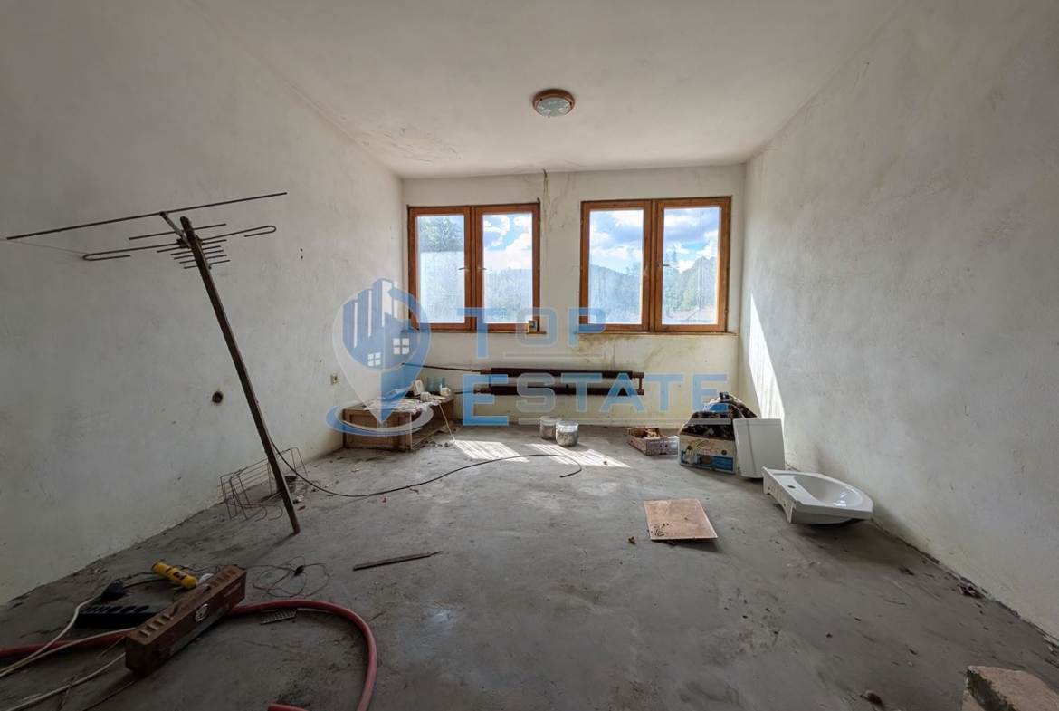 Масивна сграда за обществено обслужване в град Плачковци - 0