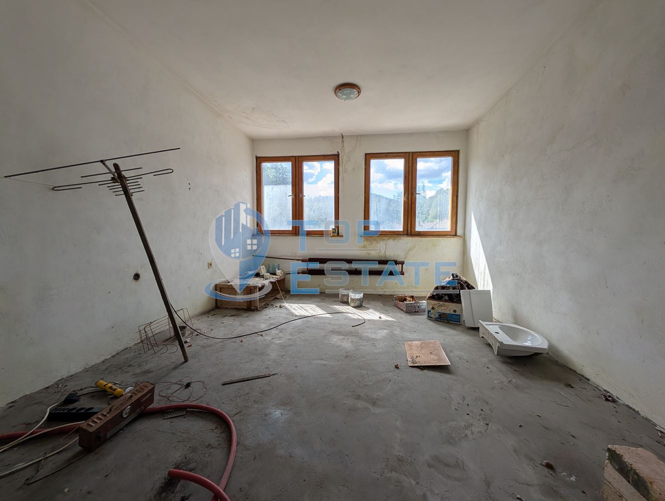 Масивна сграда за обществено обслужване в град Плачковци - 0