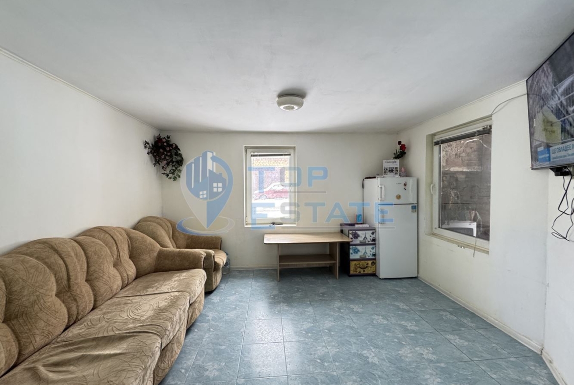 Двуетажна къща с голям двор в с. Скалско, област Габрово. - 0