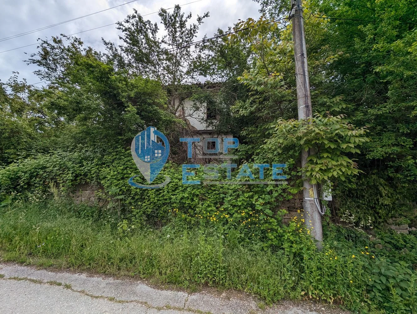 Стара двуетажна къща с голям двор в село Миндя - 0