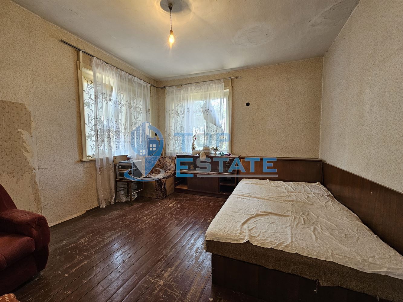 Здрава тухлена къща с три спални в село Копривец, област Русе - 0