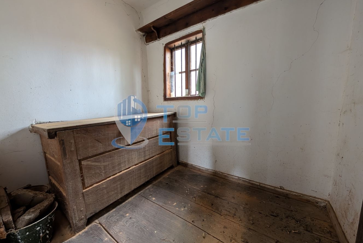 Двуетажна тухлена къща в Тревненския балкан - 0