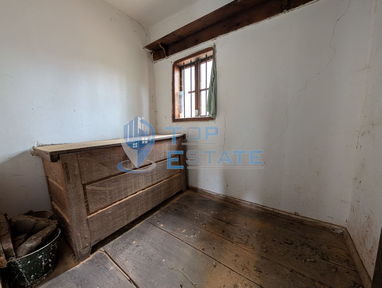 Двуетажна тухлена къща в Тревненския балкан - 0