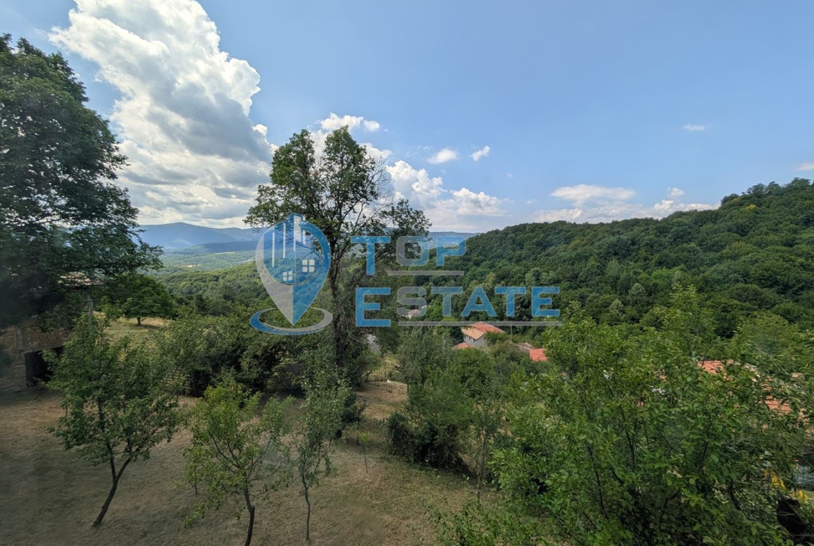 Двуетажна къща с уникална панорамна гледка в Тревненския балкан - 0