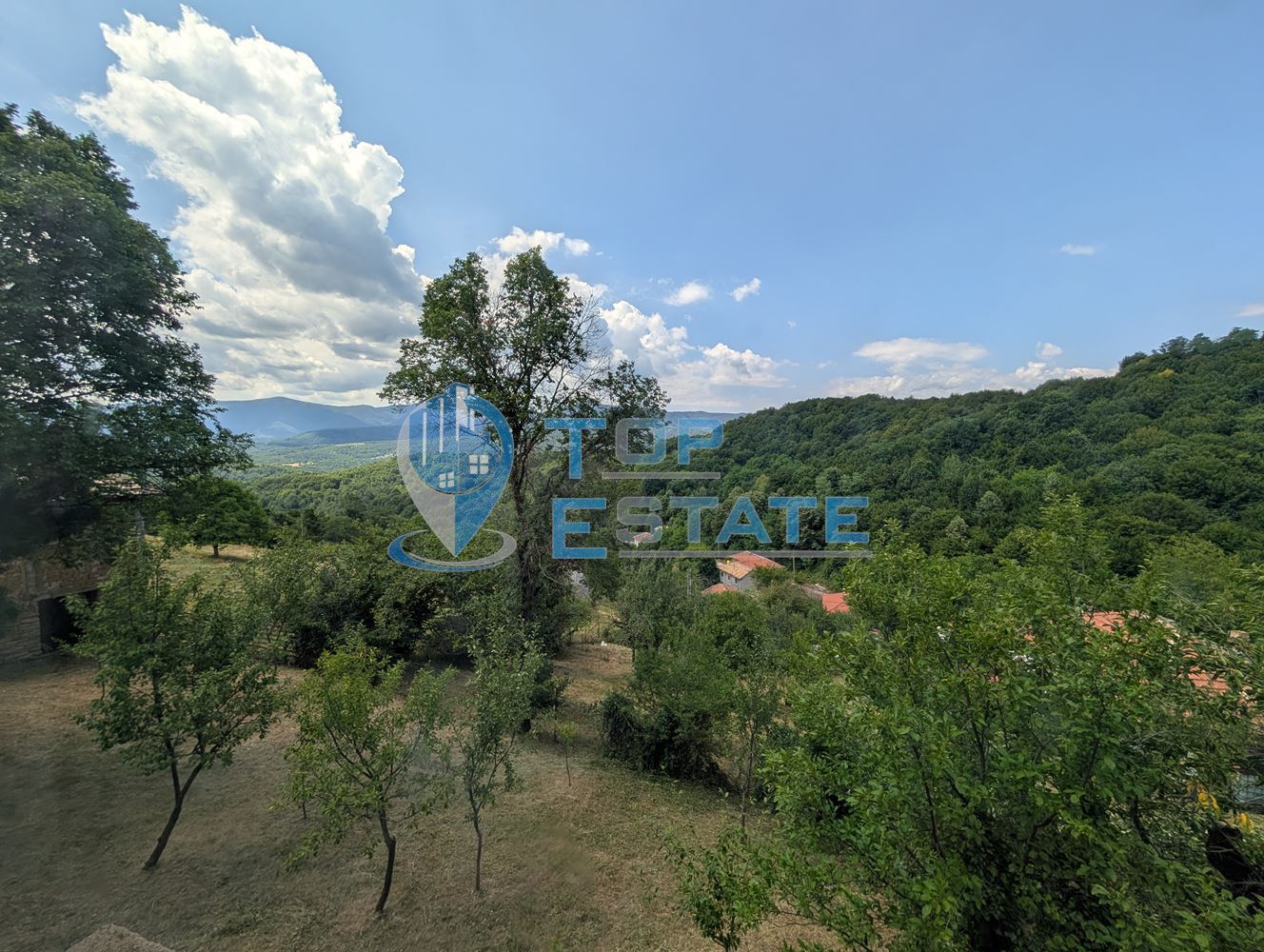 Двуетажна къща с уникална панорамна гледка в Тревненския балкан - 0