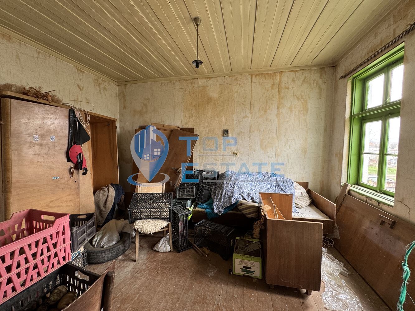 Двуетажна тухлена къща с кладенец в село Ресен, област Велико Търново - 0