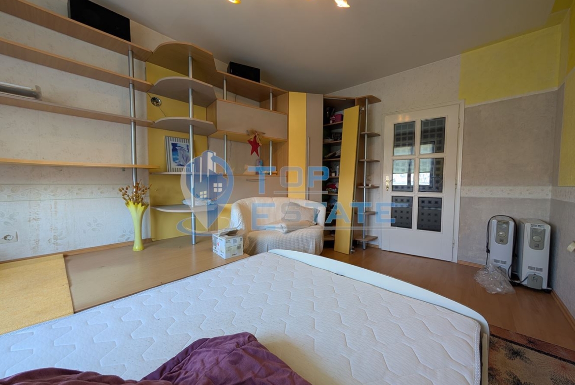 Тухлен тризонет в квартал Зона Б на град Велико Търново - 0