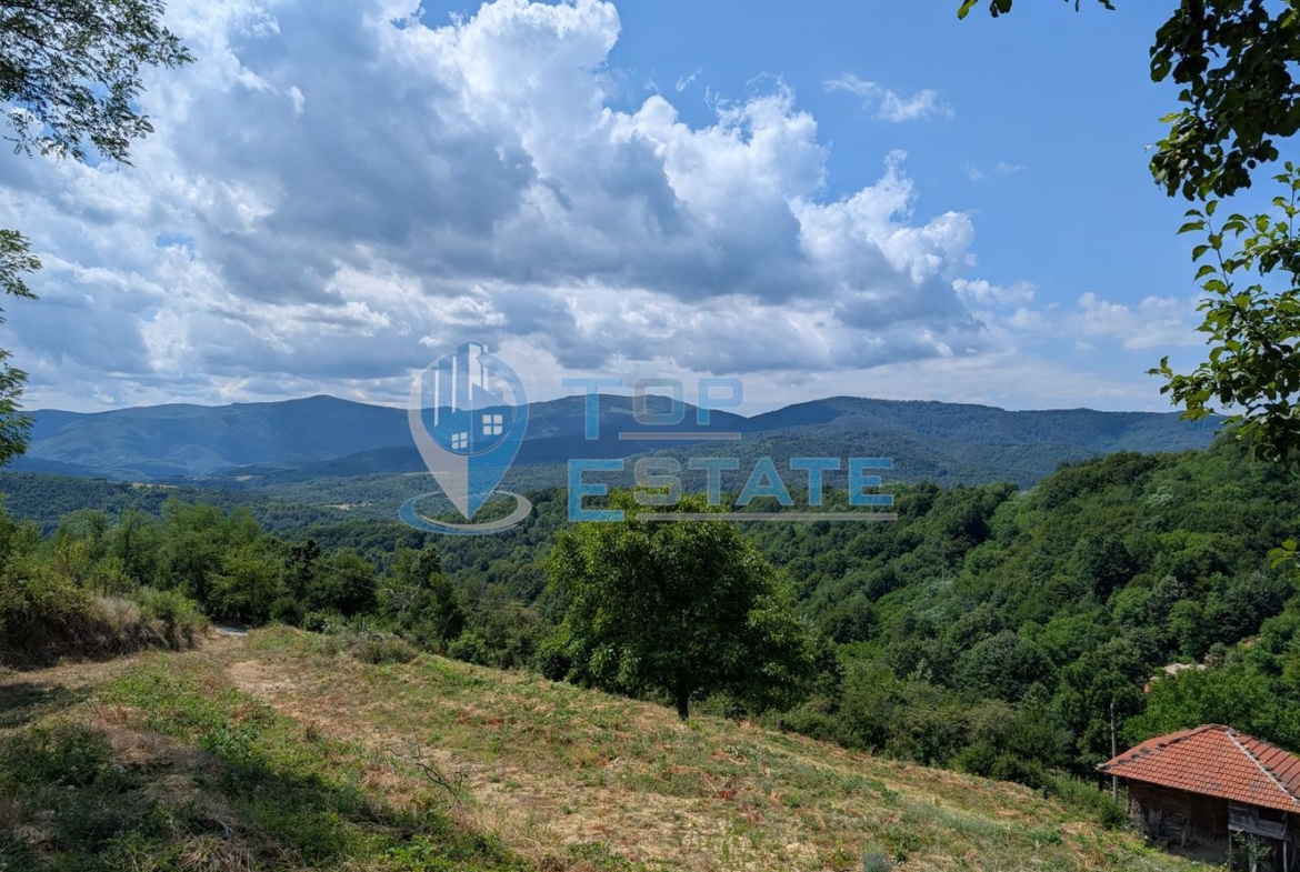 Двуетажна къща с уникална панорамна гледка в Тревненския балкан - 0