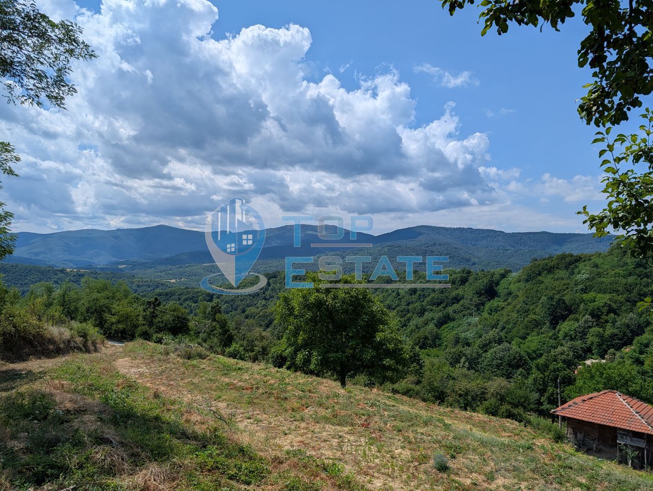 Двуетажна къща с уникална панорамна гледка в Тревненския балкан - 0