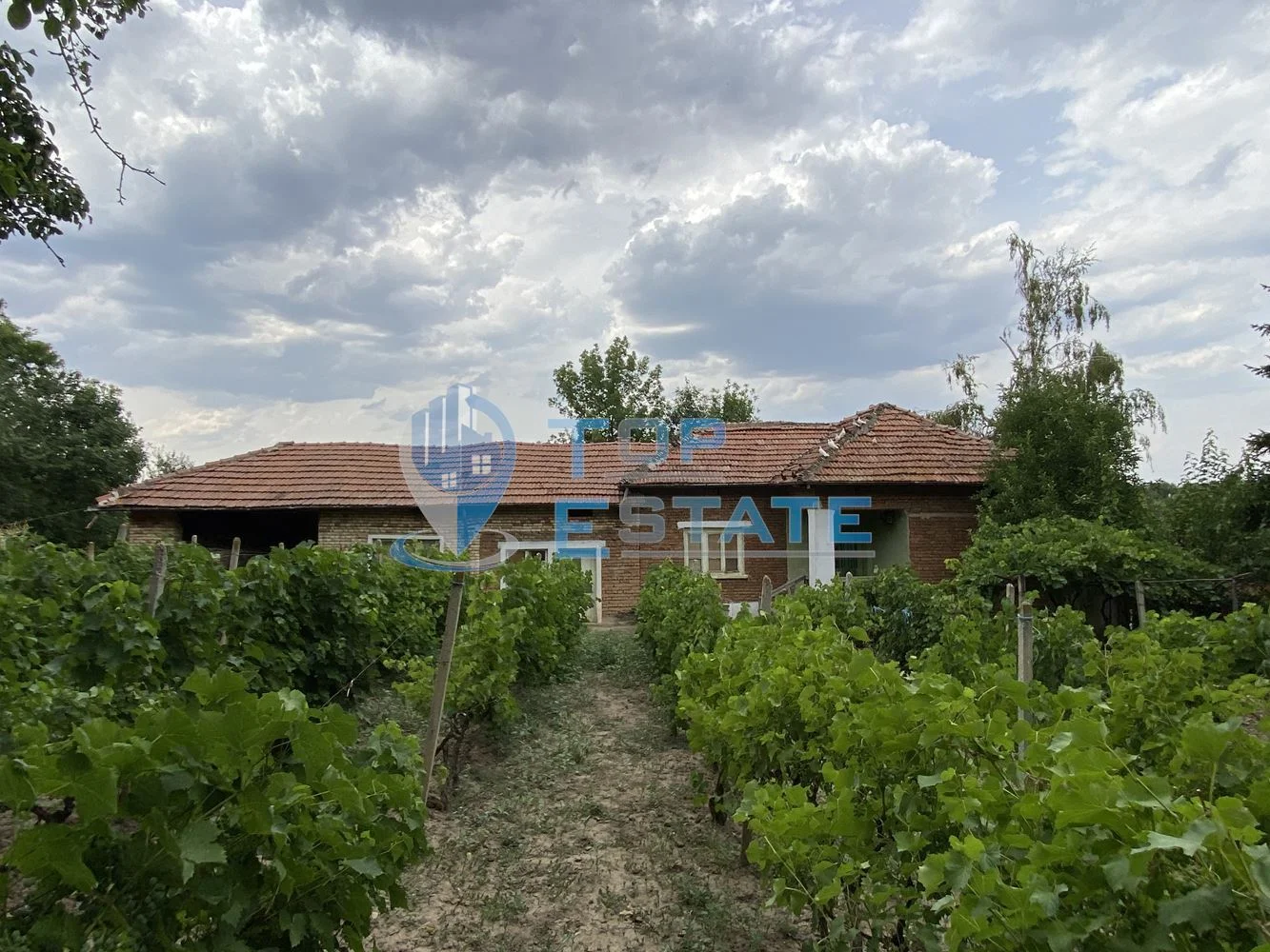 Тухлена къща с гараж в село Вързулица, област Велико Търново-0 Тухлена къща с гараж в село Вързулица, област Велико Търново - 0