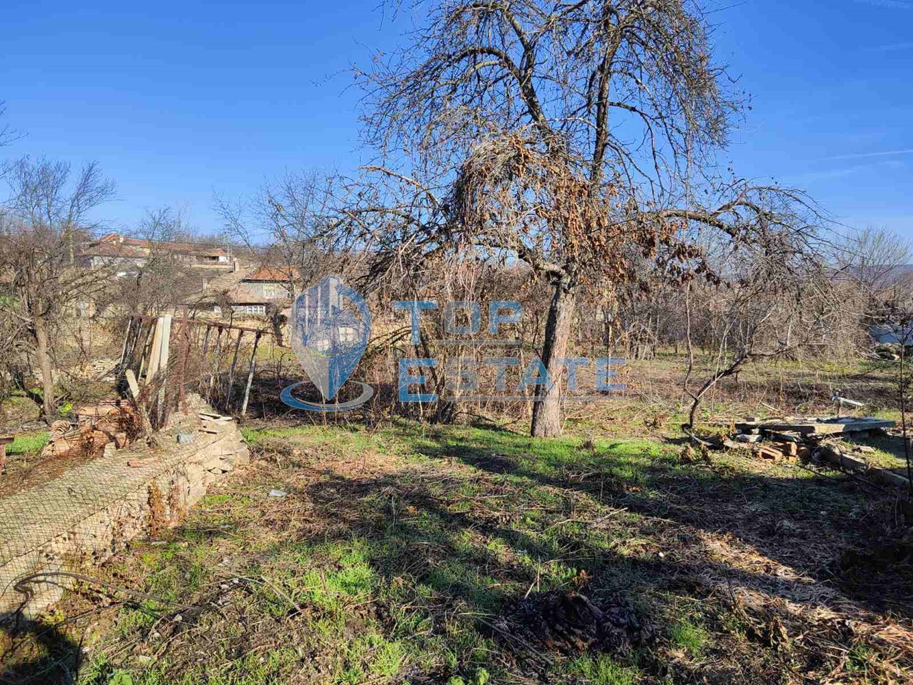 Двуетажна къща с кладенец в село Куцина, област Велико Търново - 0