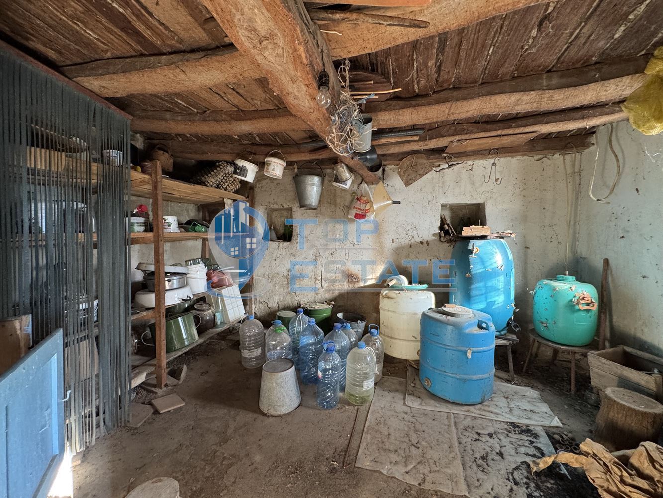 Тухлена къща с голям двор в с. Масларево, област Велико Търново - 0