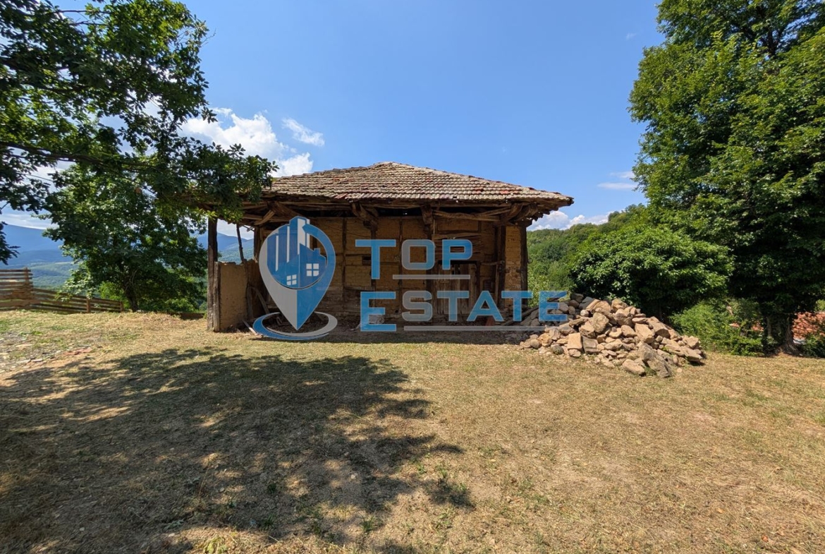 Двуетажна къща с уникална панорамна гледка в Тревненския балкан - 0