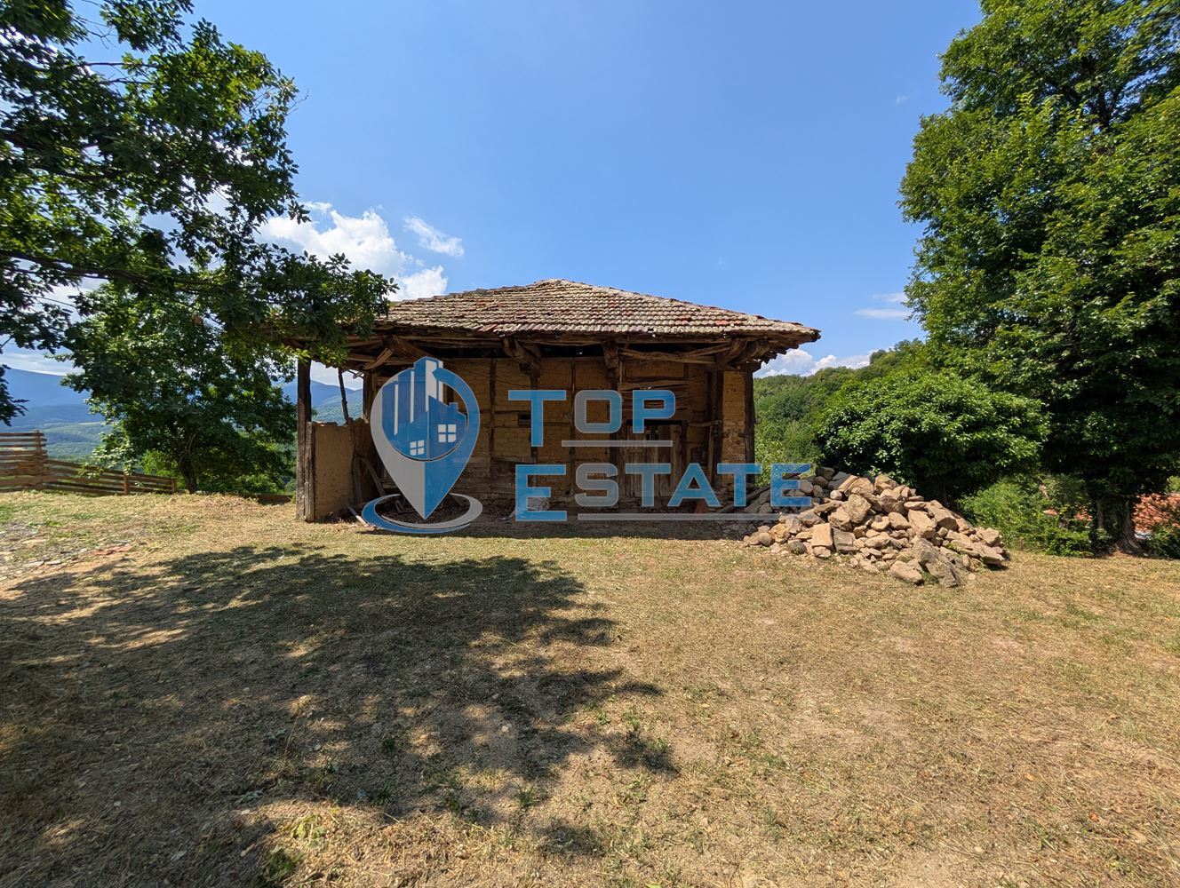 Двуетажна къща с уникална панорамна гледка в Тревненския балкан - 0