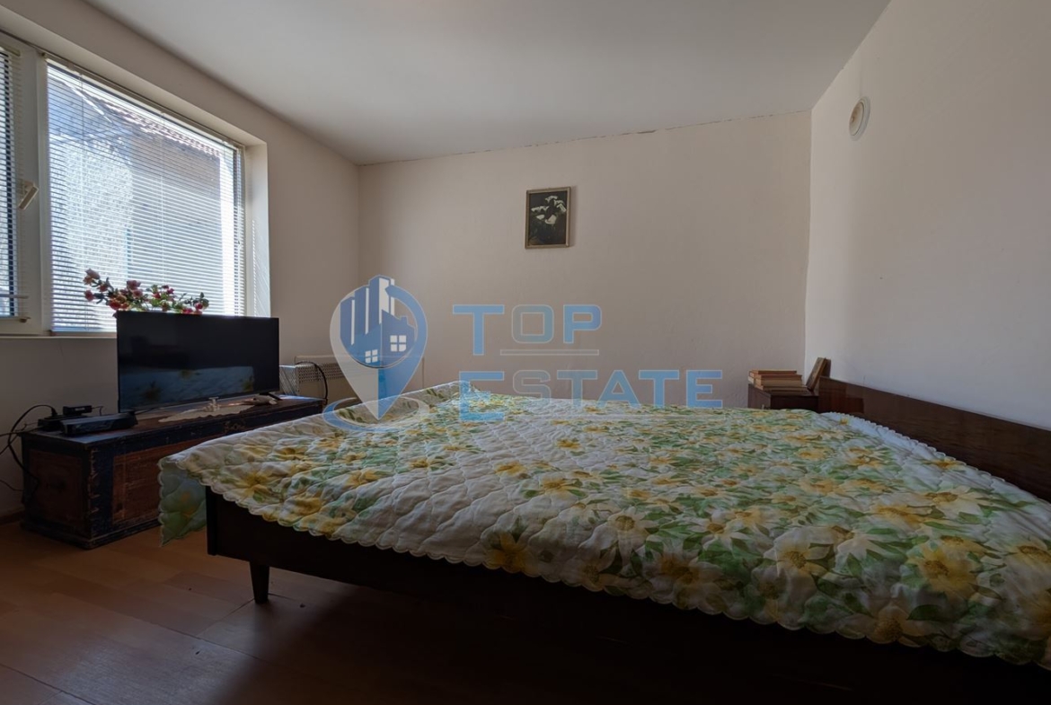 Двуетажна къща след ремонт в село Караисен - 0