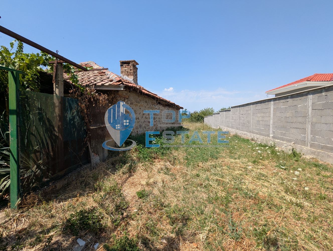 Двуетажна тухлена къща в село Драгижево, област Велико Търново - 0