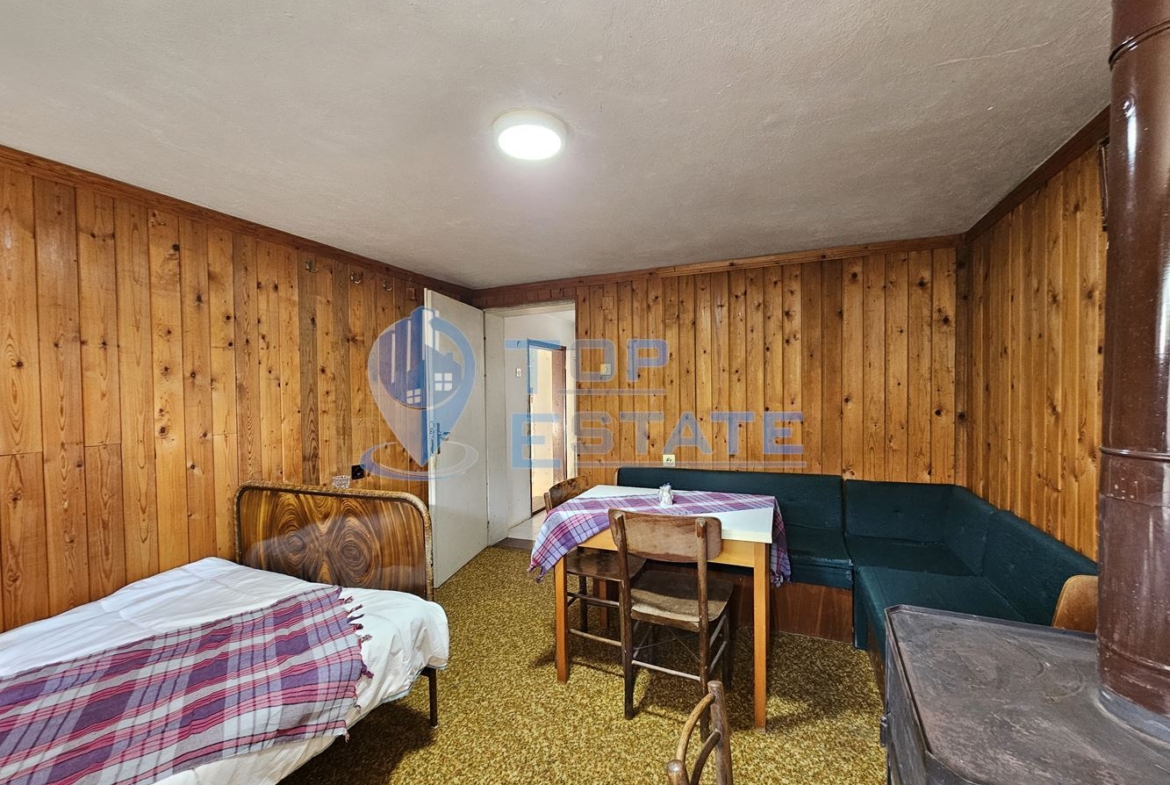 Монолитна двуетажна къща с втора къща в един двор в село Ново Градище, област Велико Търново - 0