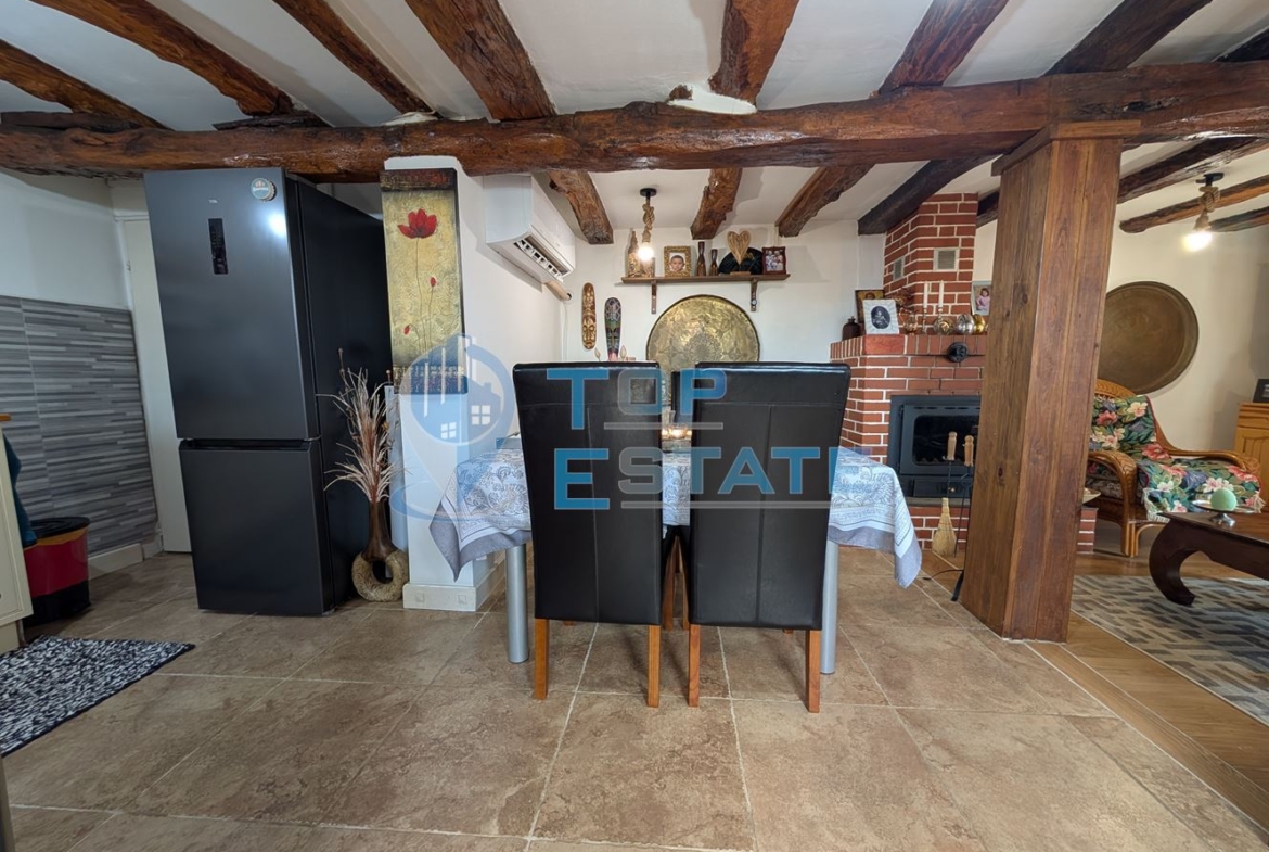 Двуетажна реновирана къща с красива панорама в село Вишовград - 0