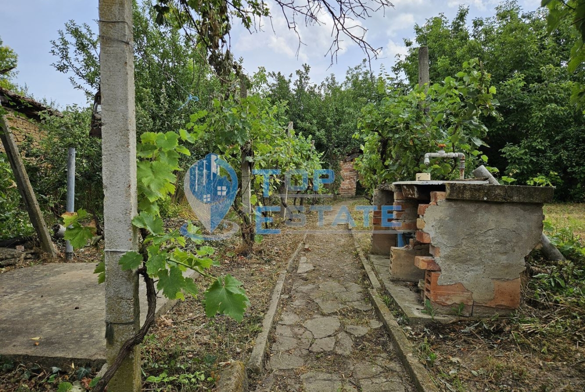 Голяма къща с кладенец в село Димча - 0