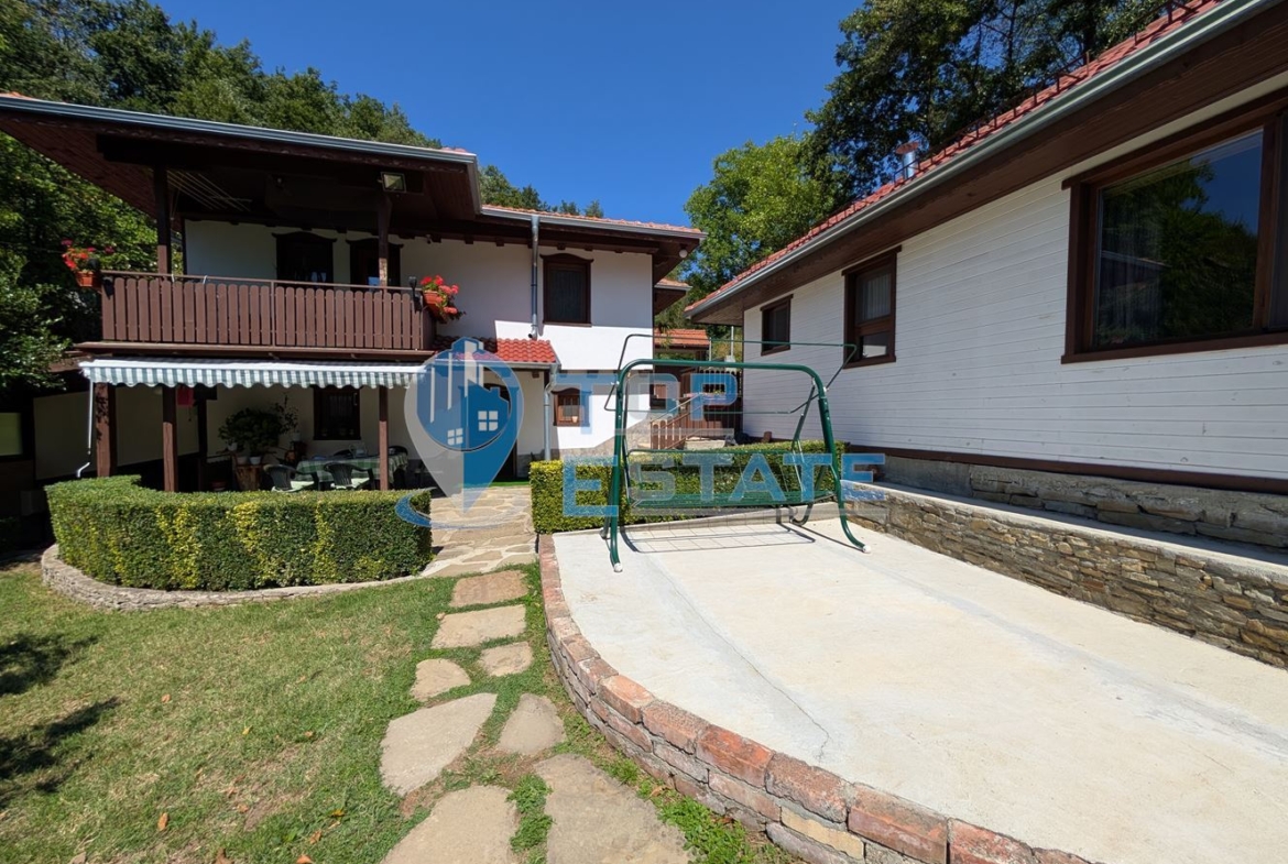 Реновирана двуетажна къща в Тревненския балкан - 0