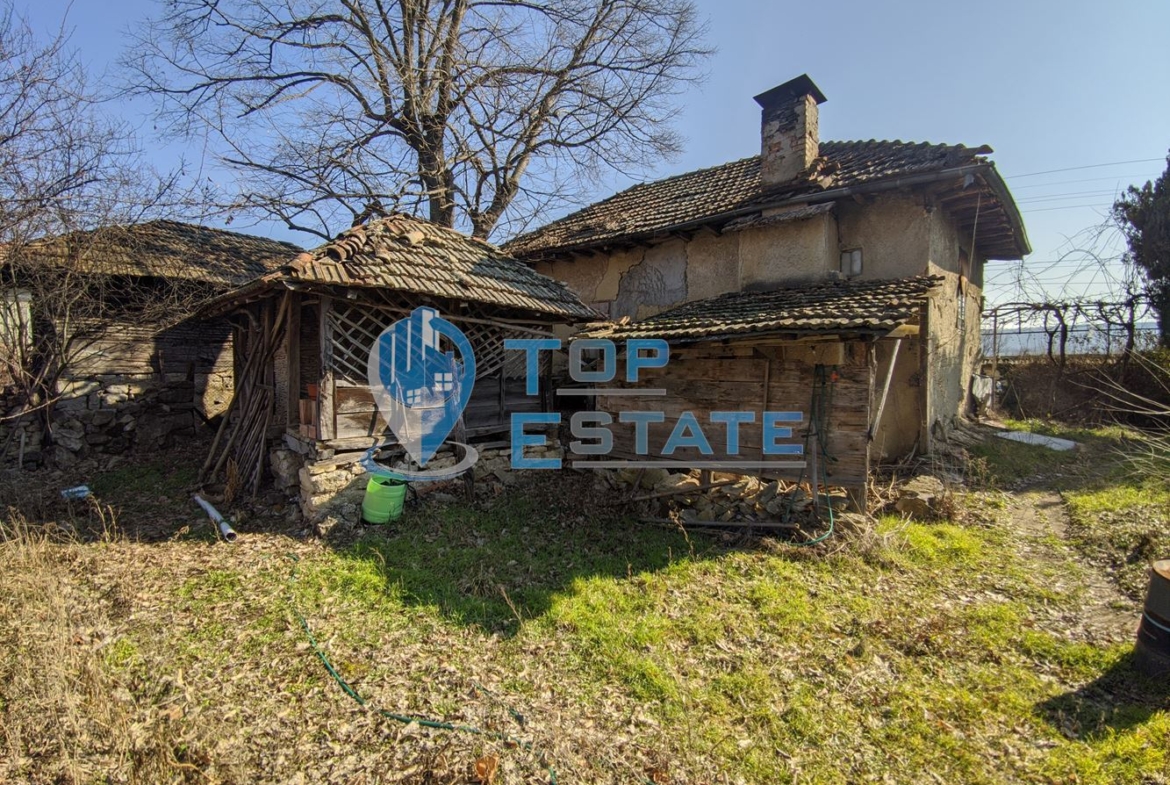 Старинна къща с голям двор в село Мусина - 0