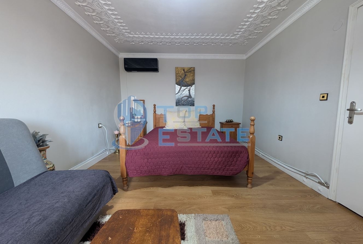 Двуетажна реновирана къща с красива панорама в село Вишовград - 0