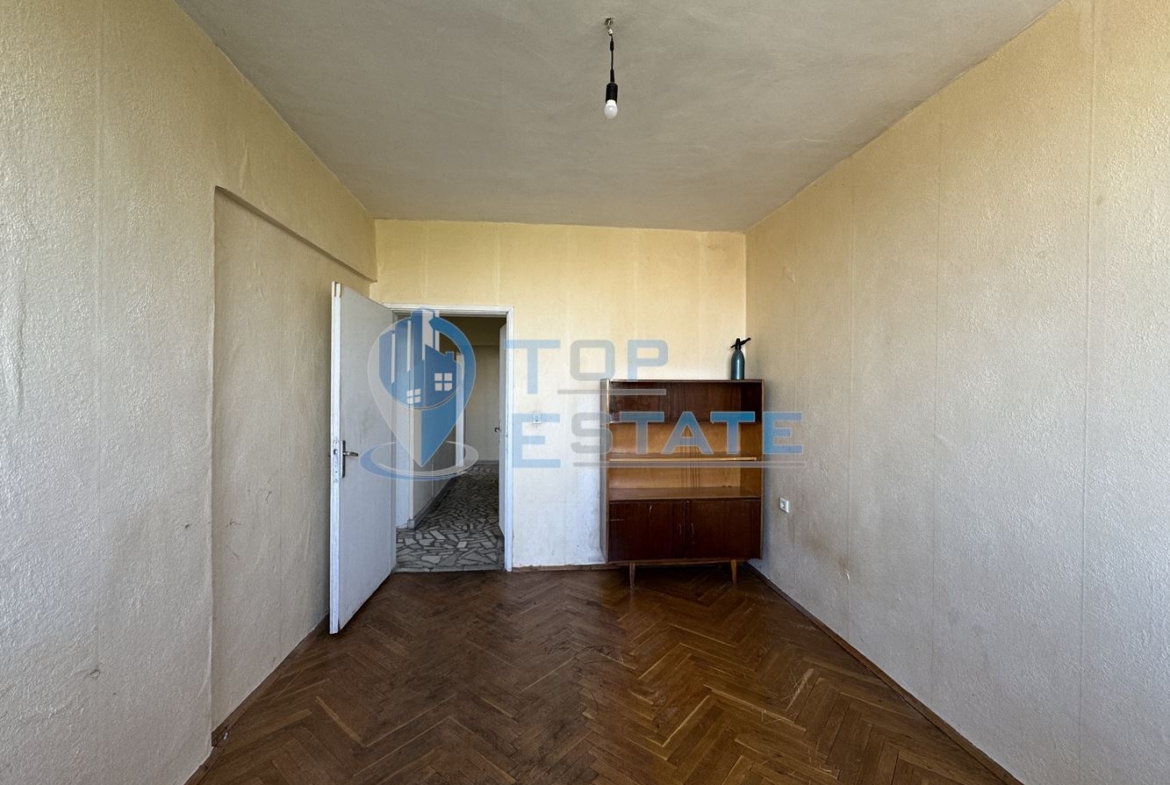 Тристаен тухлен апартамент в квартал Бузлуджа, град Велико Търново - 0