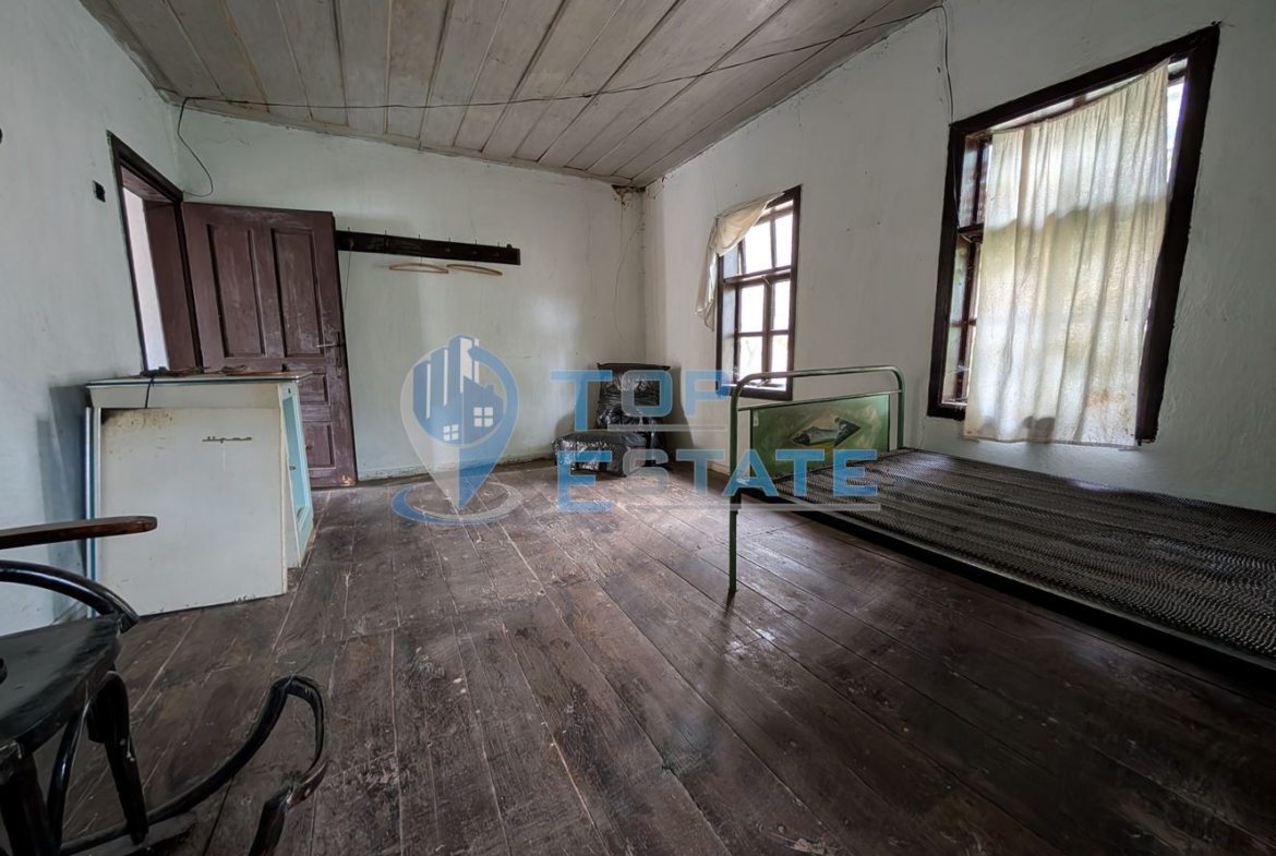 Двуетажна тухлена къща в Тревненския балкан - 0