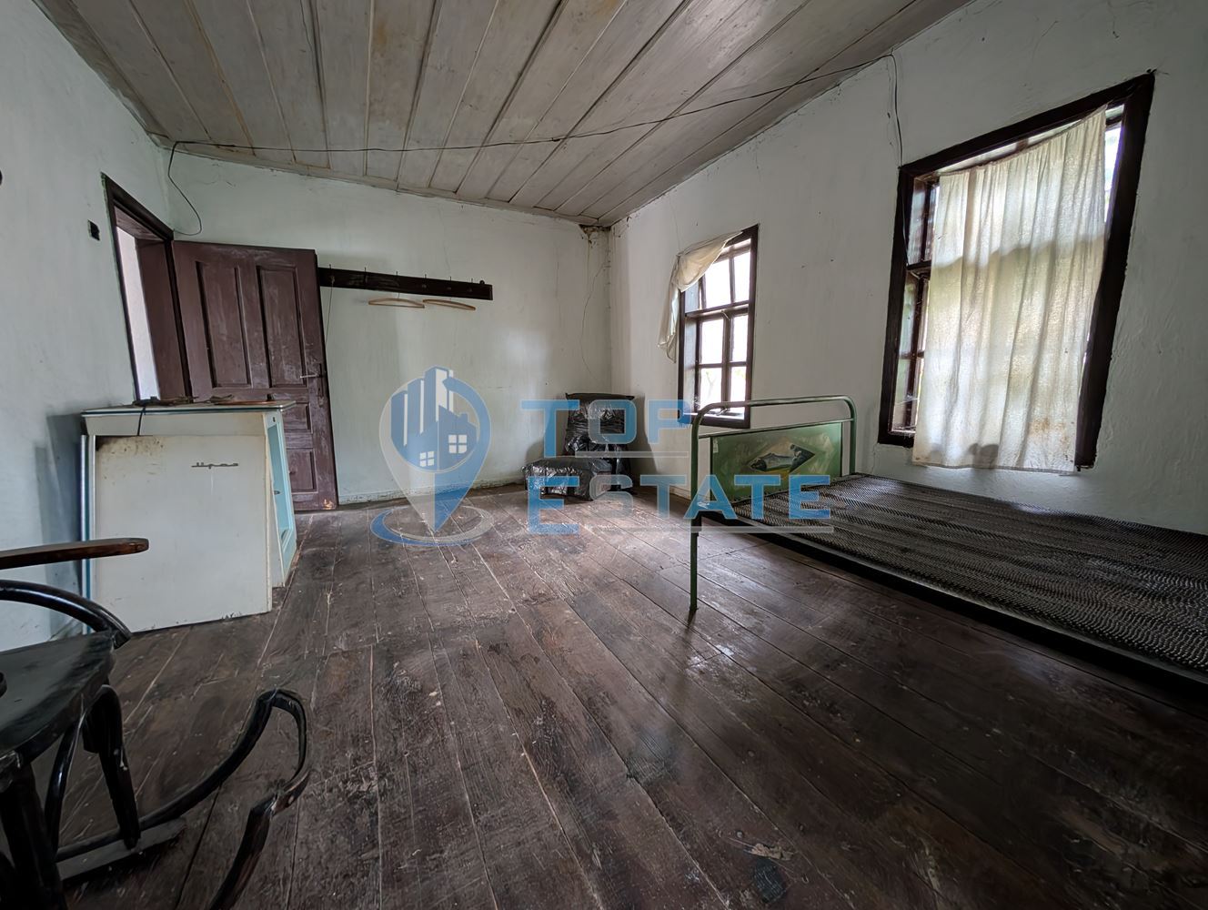 Двуетажна тухлена къща в Тревненския балкан - 0