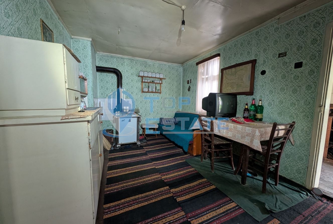 Двуетажна тухлена къща в близост до град Плачковци - 0