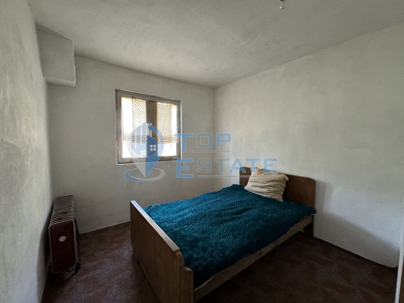 Масивна тухлена къща с прекрасна панорамна гледка в с. Габровци, област Велико Търново - 0