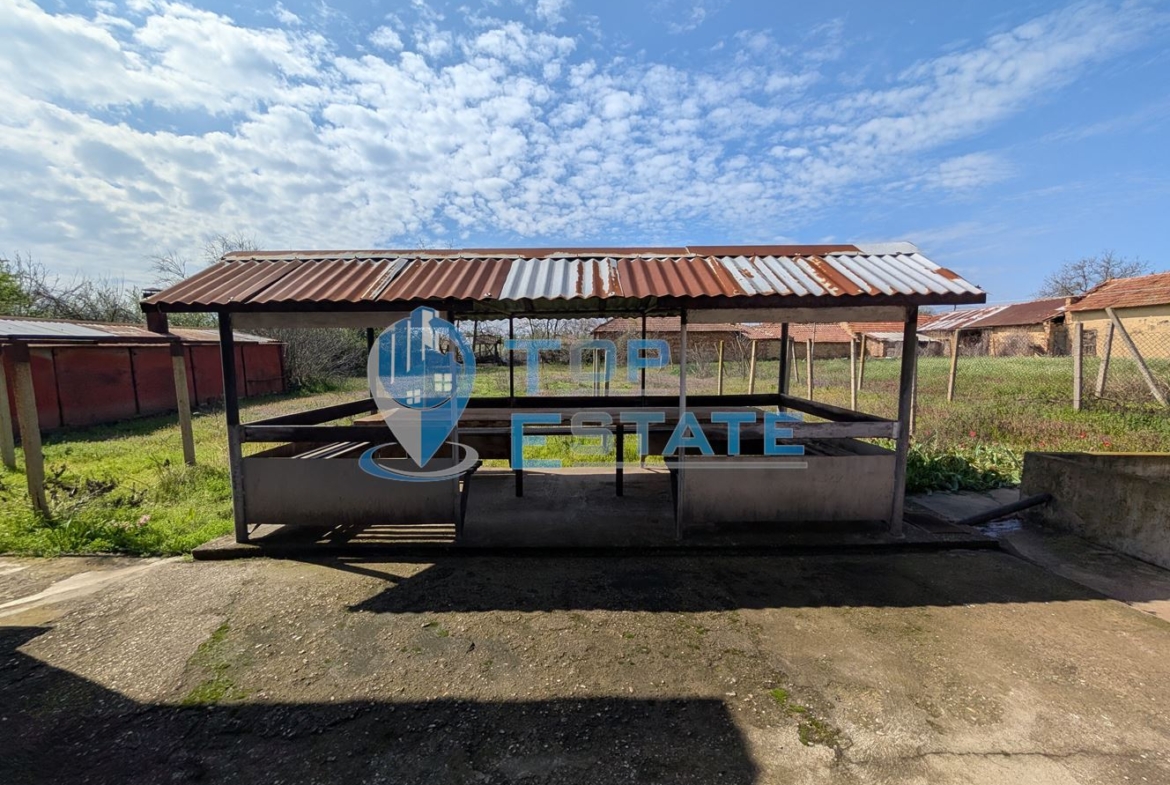 Едноетажна тухлена къща с гараж в село Павел - 0