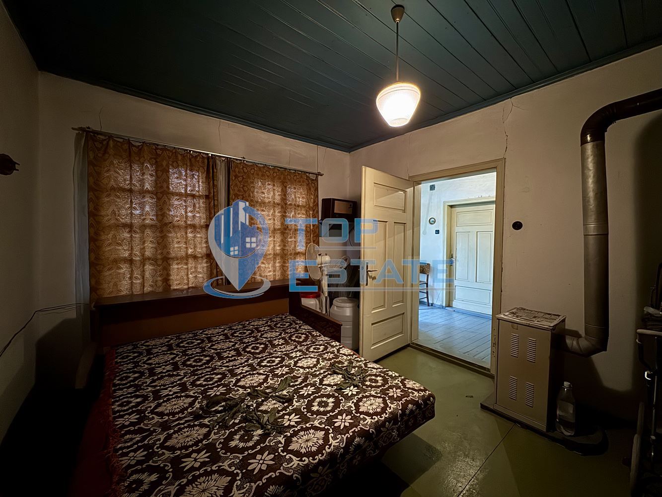 Двуетажна къща с кладенец и голям двор в село Ресен, област Велико Търново - 0