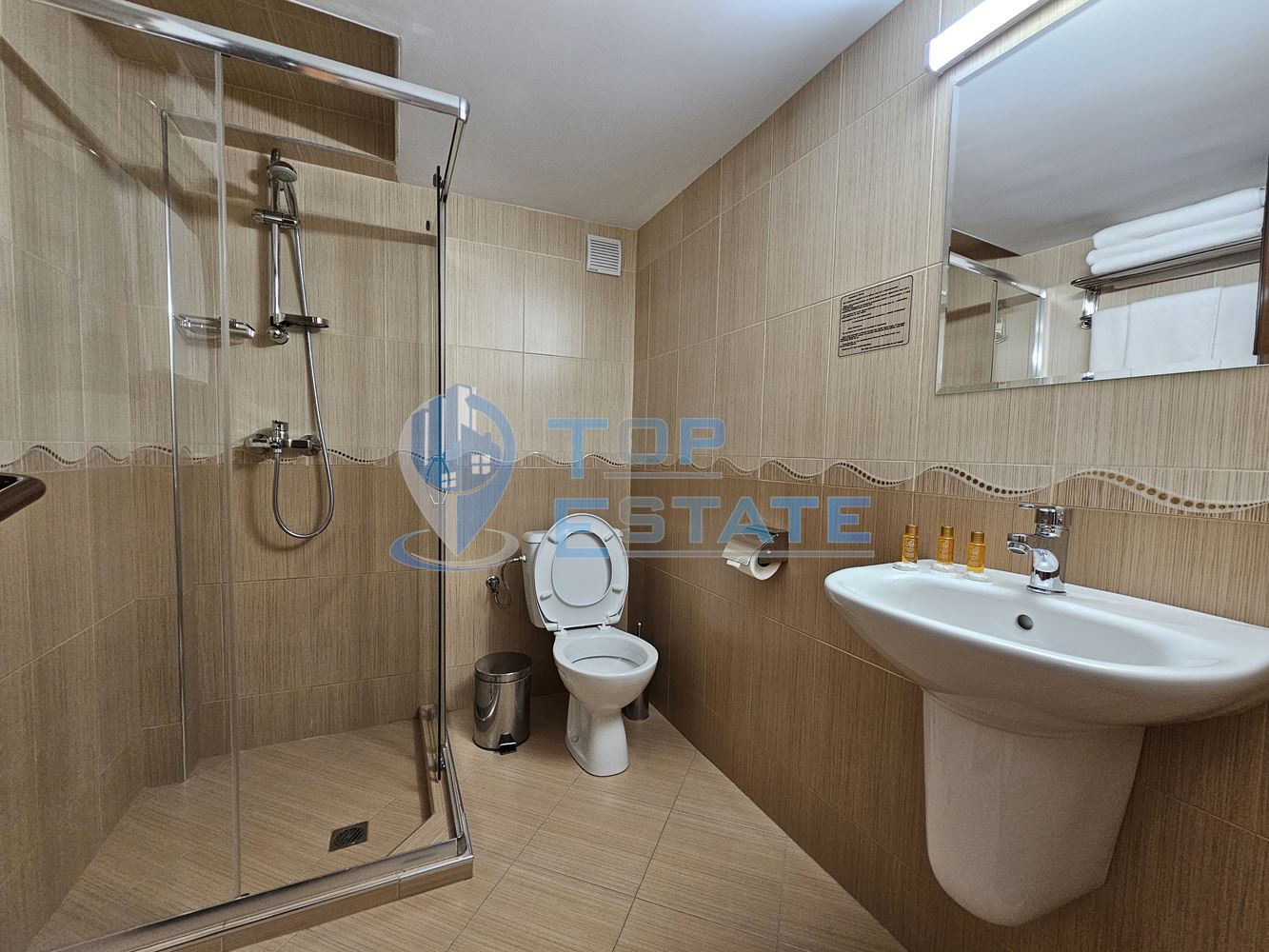 Хотел с три басейна и прекрасна панорама над гр. Лясковец-0 Хотел с три басейна и прекрасна панорама над гр. Лясковец - 0