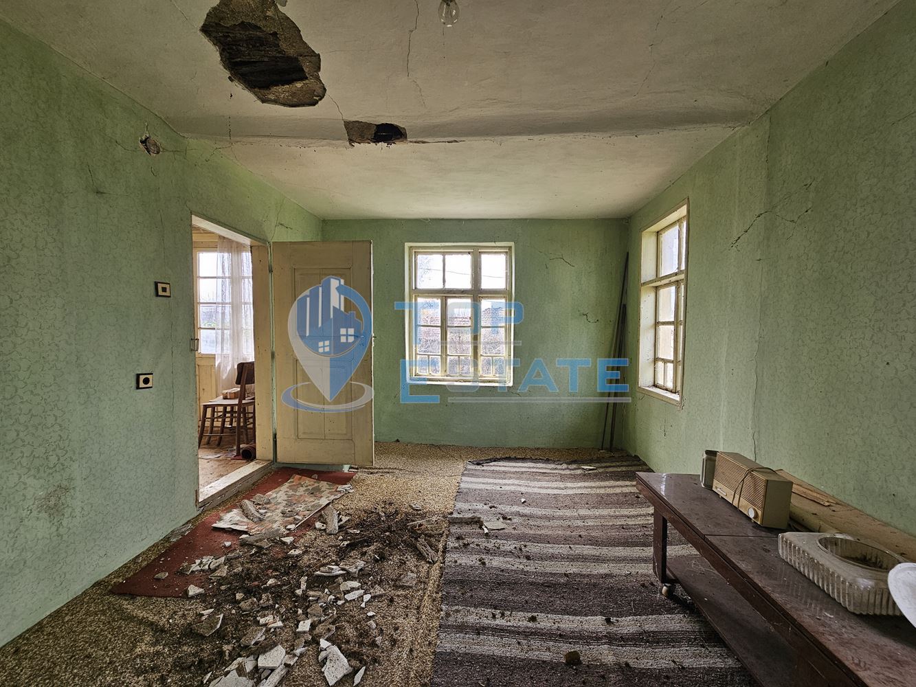 Двуетажна къща с голям двор в село Върбица, област Велико Търново - 0