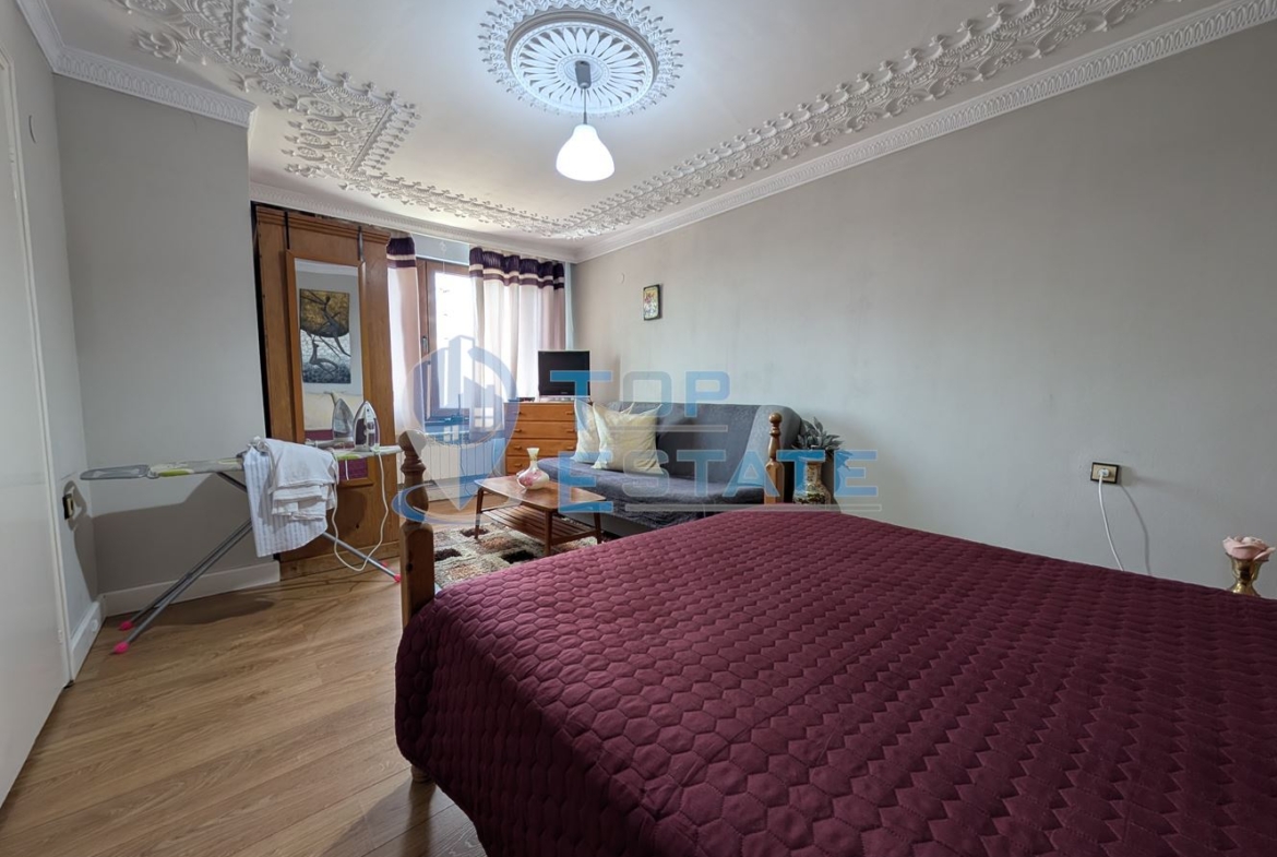 Двуетажна реновирана къща с красива панорама в село Вишовград - 0