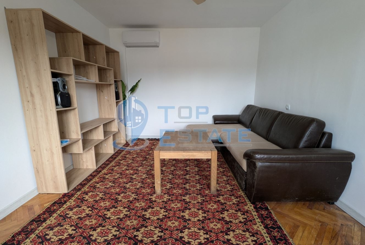 Двуетажна реновирана тухлена къща на центъра на село Поликраище, област Велико Търново - 0