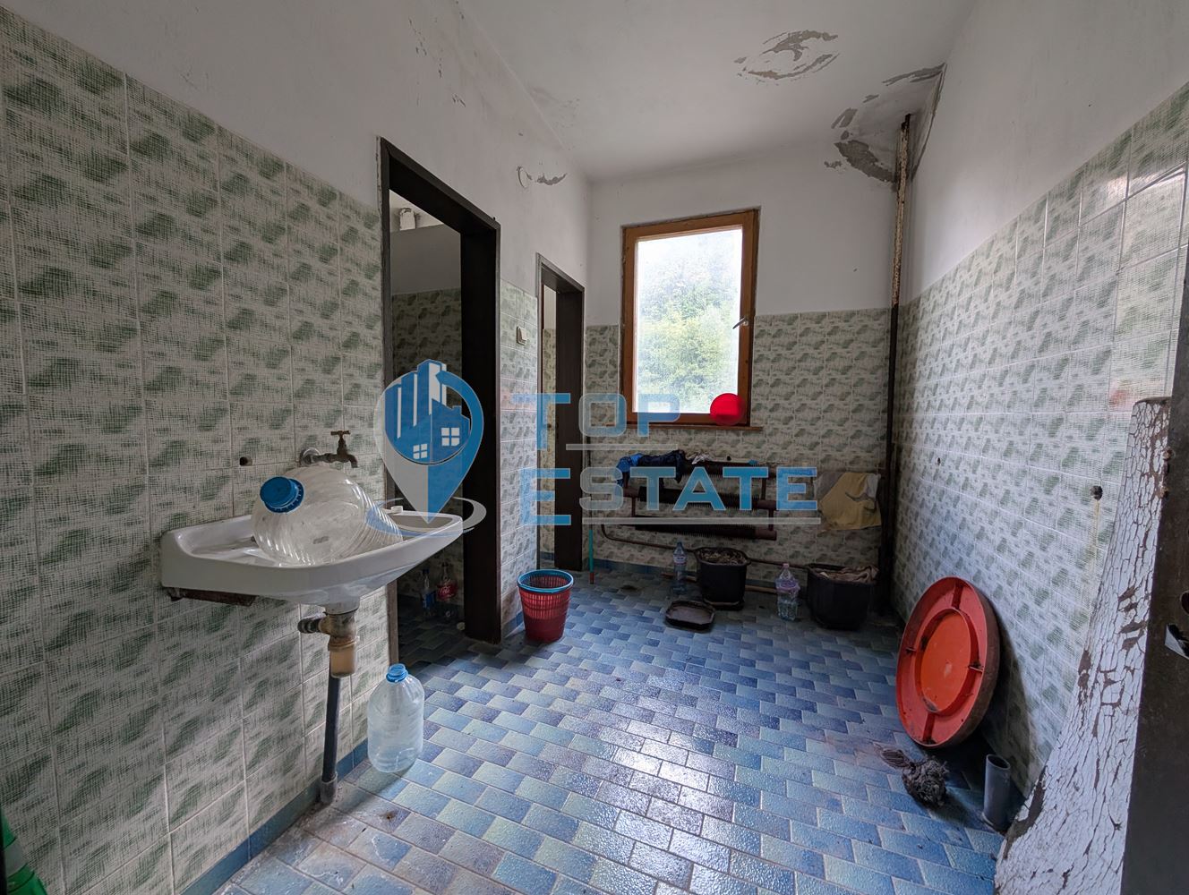 Масивна сграда за обществено обслужване в град Плачковци - 0