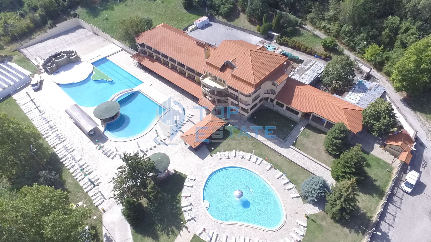 Хотел с три басейна и прекрасна панорама над гр. Лясковец-0 Хотел с три басейна и прекрасна панорама над гр. Лясковец - 0