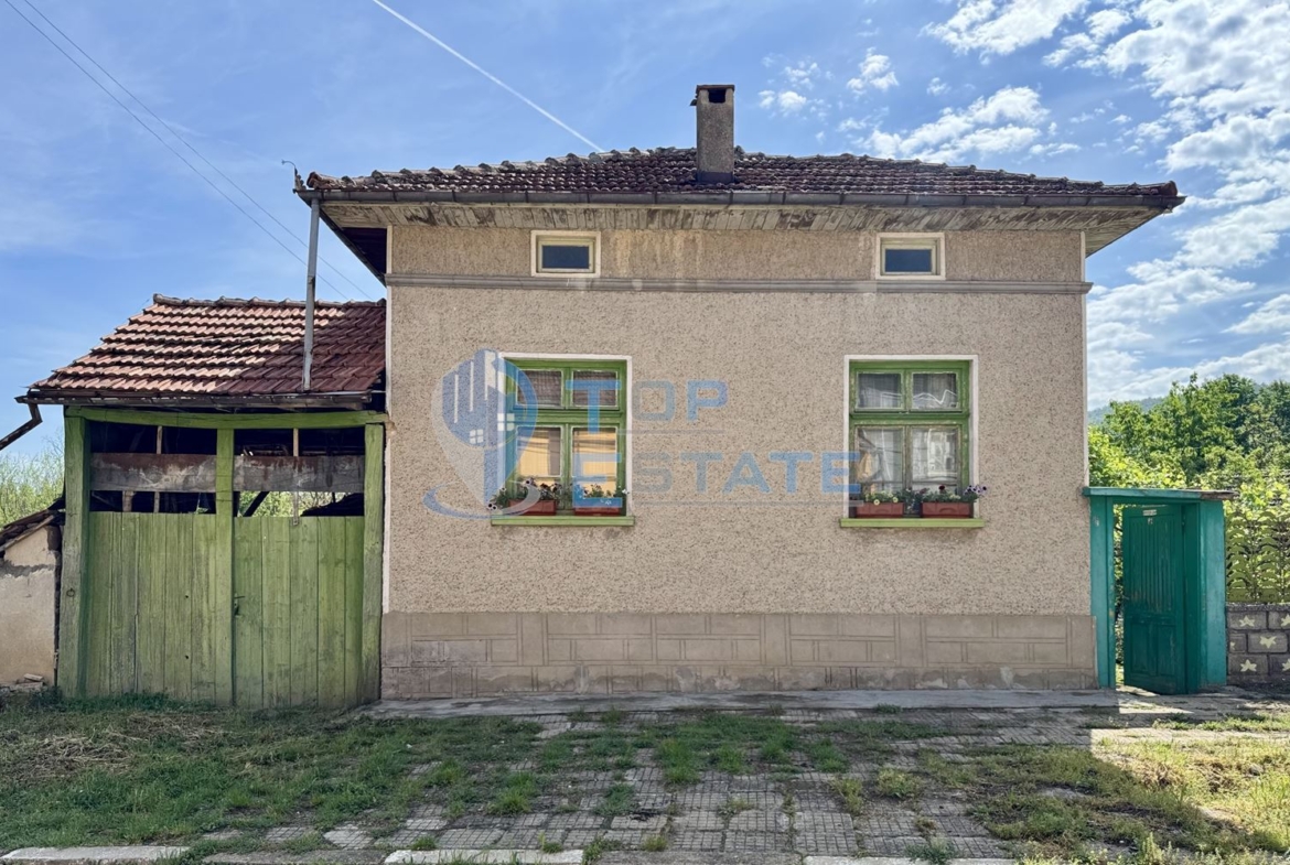 Тухлена къща с допълнителни постройки в село Миндя, област Велико Търново - 0