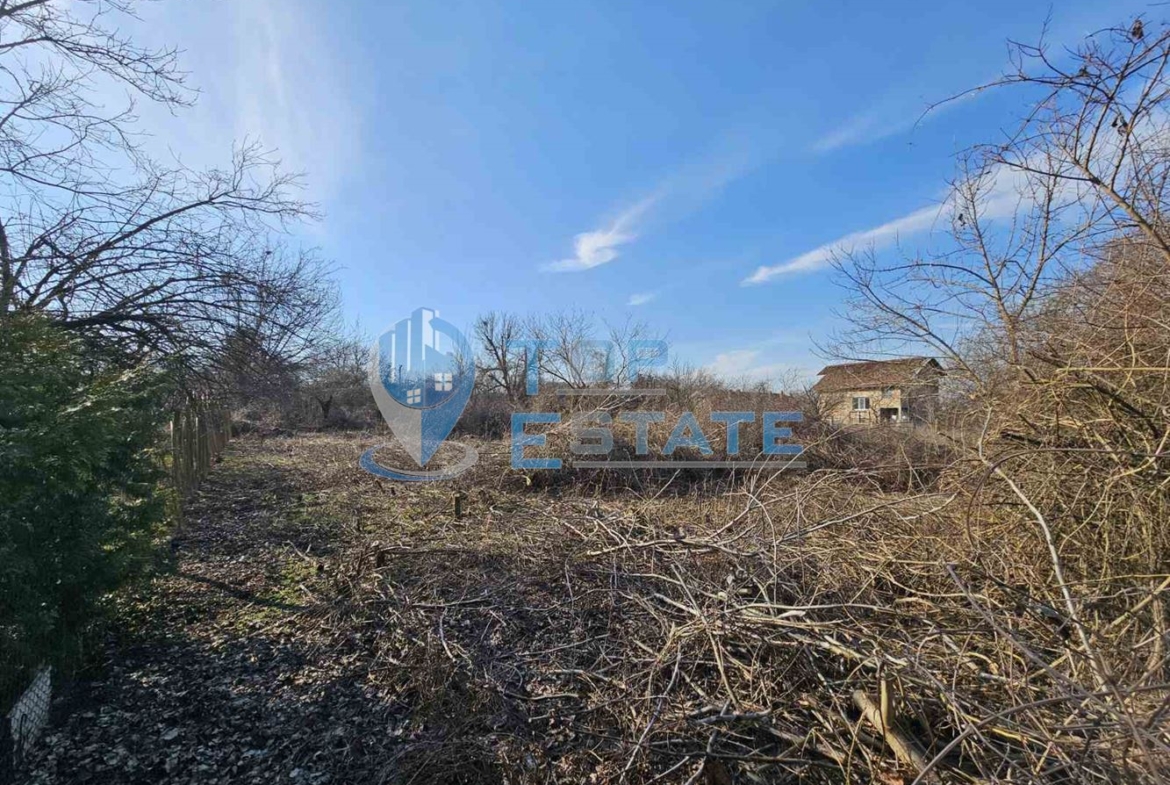 Голям парцел в регулация в село Козаревец, община Лясковец, област Велико Търново - 0