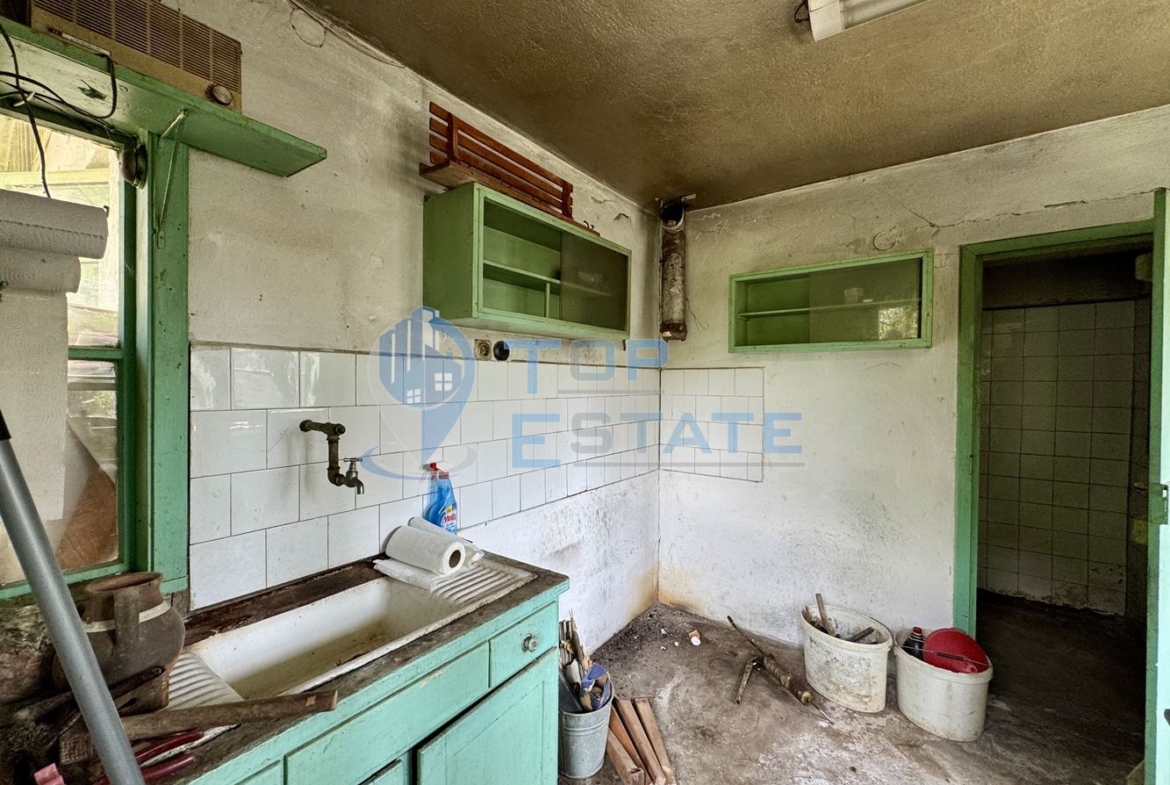 Тухлена къща с допълнителни постройки в село Миндя, област Велико Търново - 0