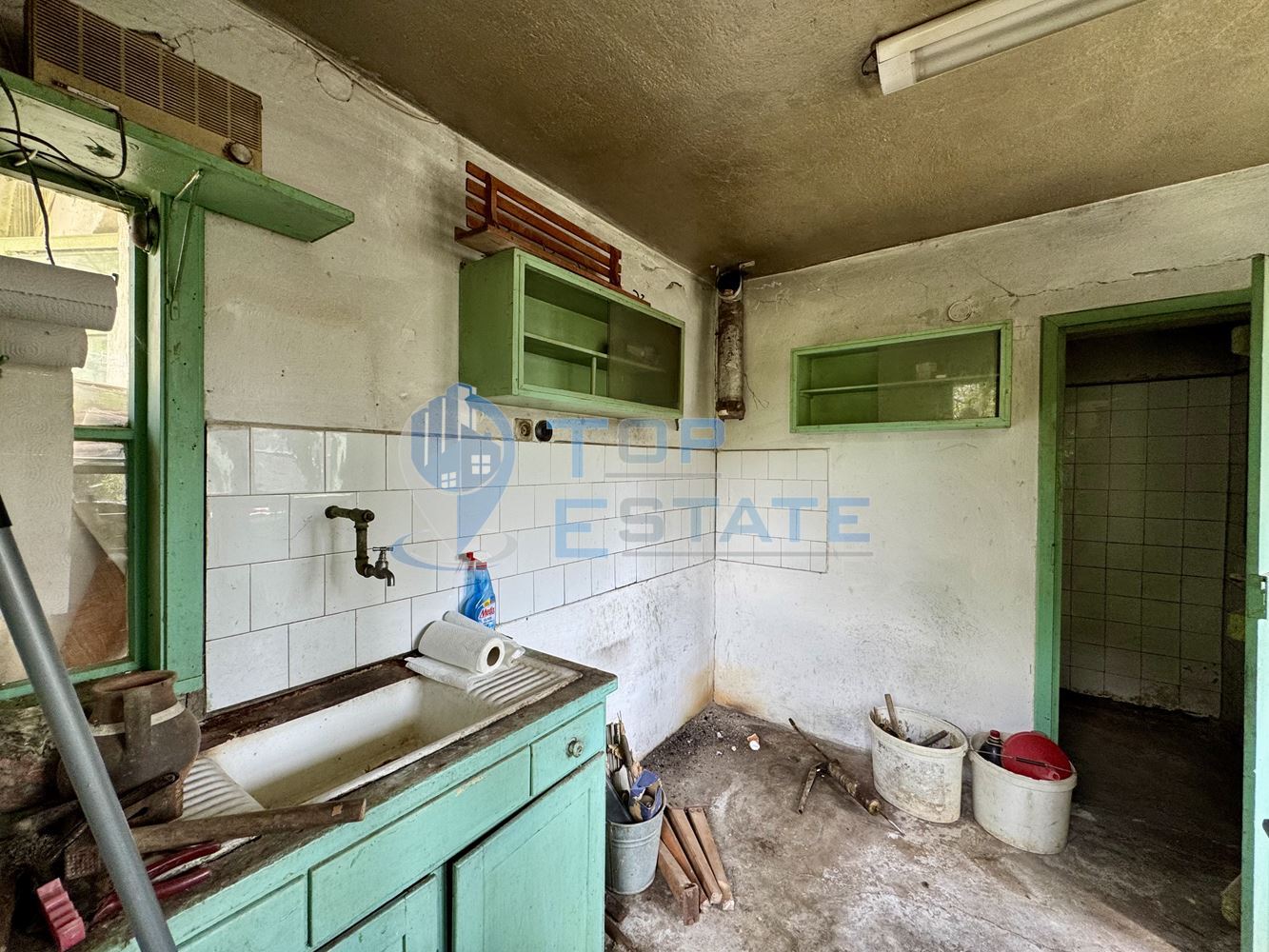 Тухлена къща с допълнителни постройки в село Миндя, област Велико Търново - 0