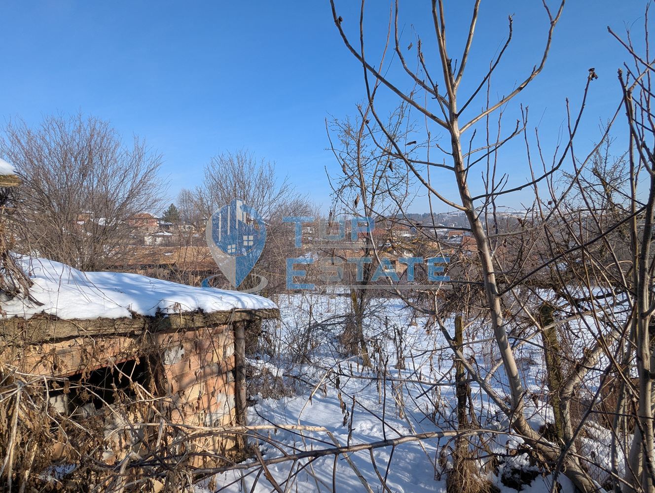 Двуетажна тухлена къща с голям двор в село Копривец, област Русе - 0