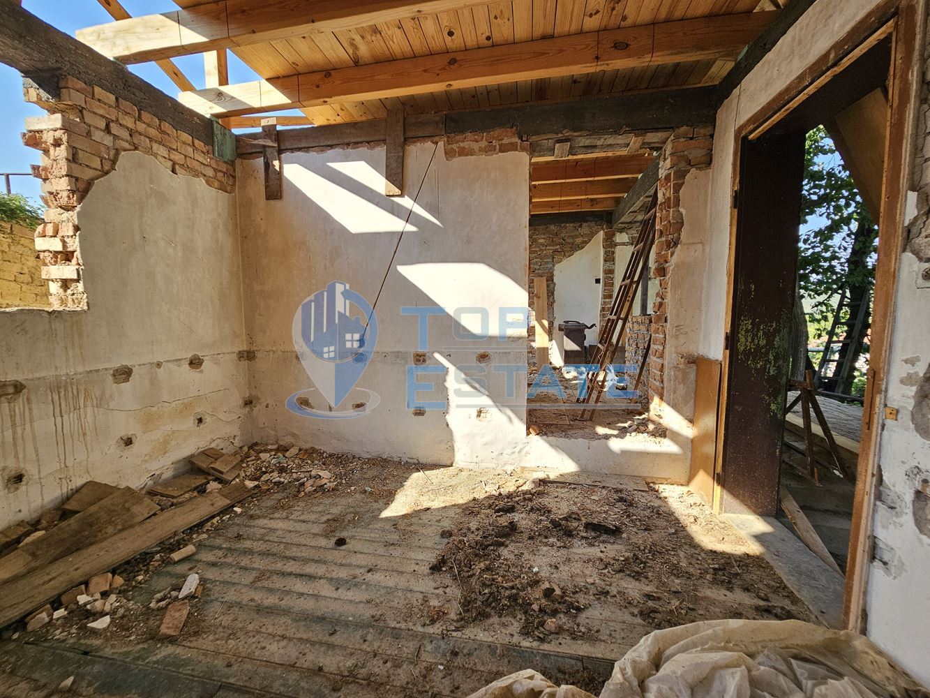 Къща с голям двор в село Горско Косово до язовир Александър Стамболийски - 0