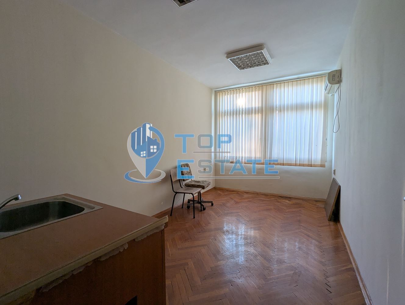 Поещения под наем в административна сграда на центъра в град Горна Оряховица, област Велико Търново - 0