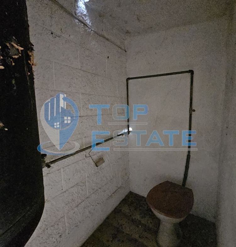 Двуетажна къща с голям двор в село Върбица, област Велико Търново - 0